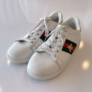 Green & Red Striped Sneakers ❤️💚 EUC